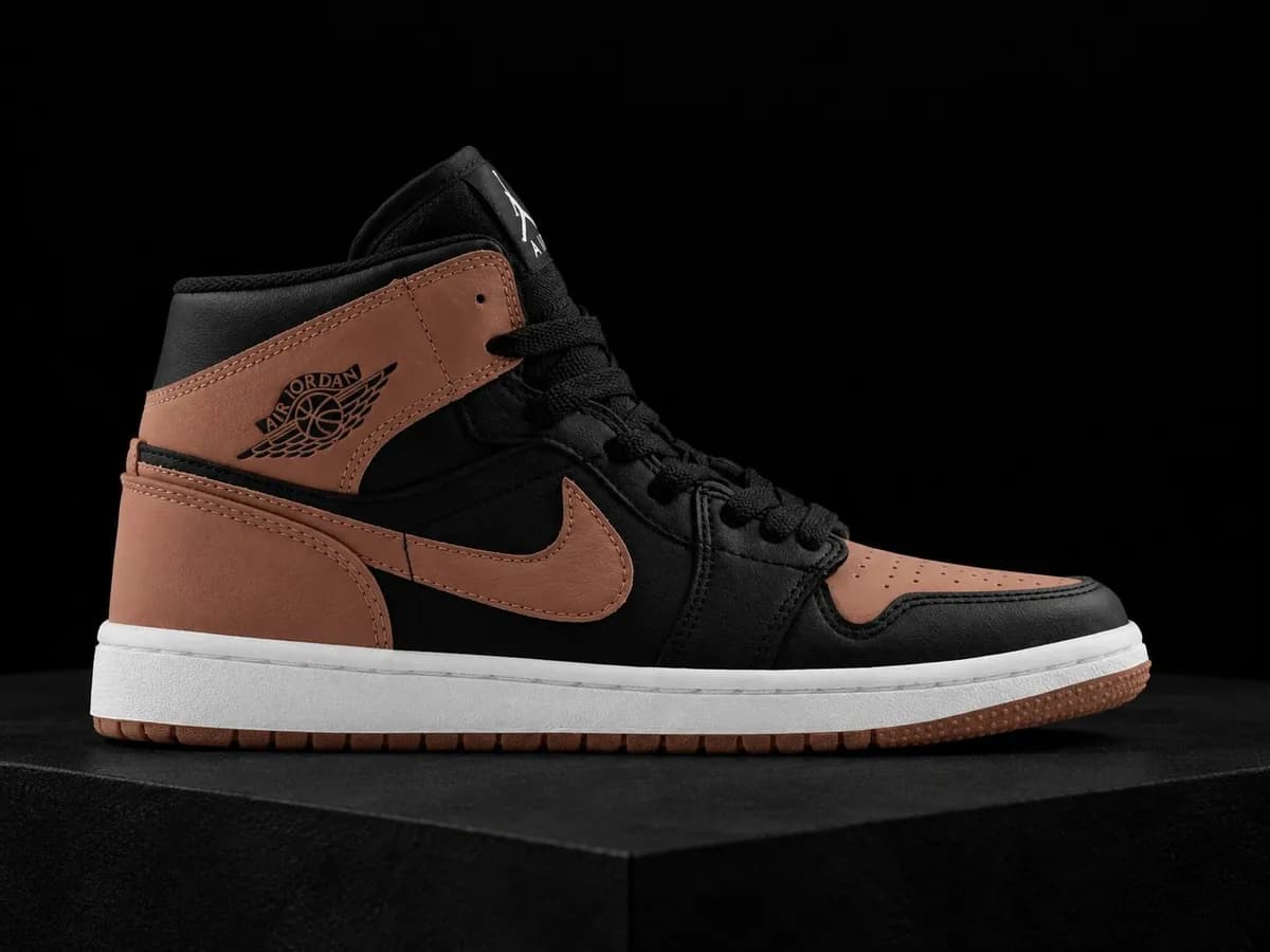 Air Jordan 1 Mid Chocolate