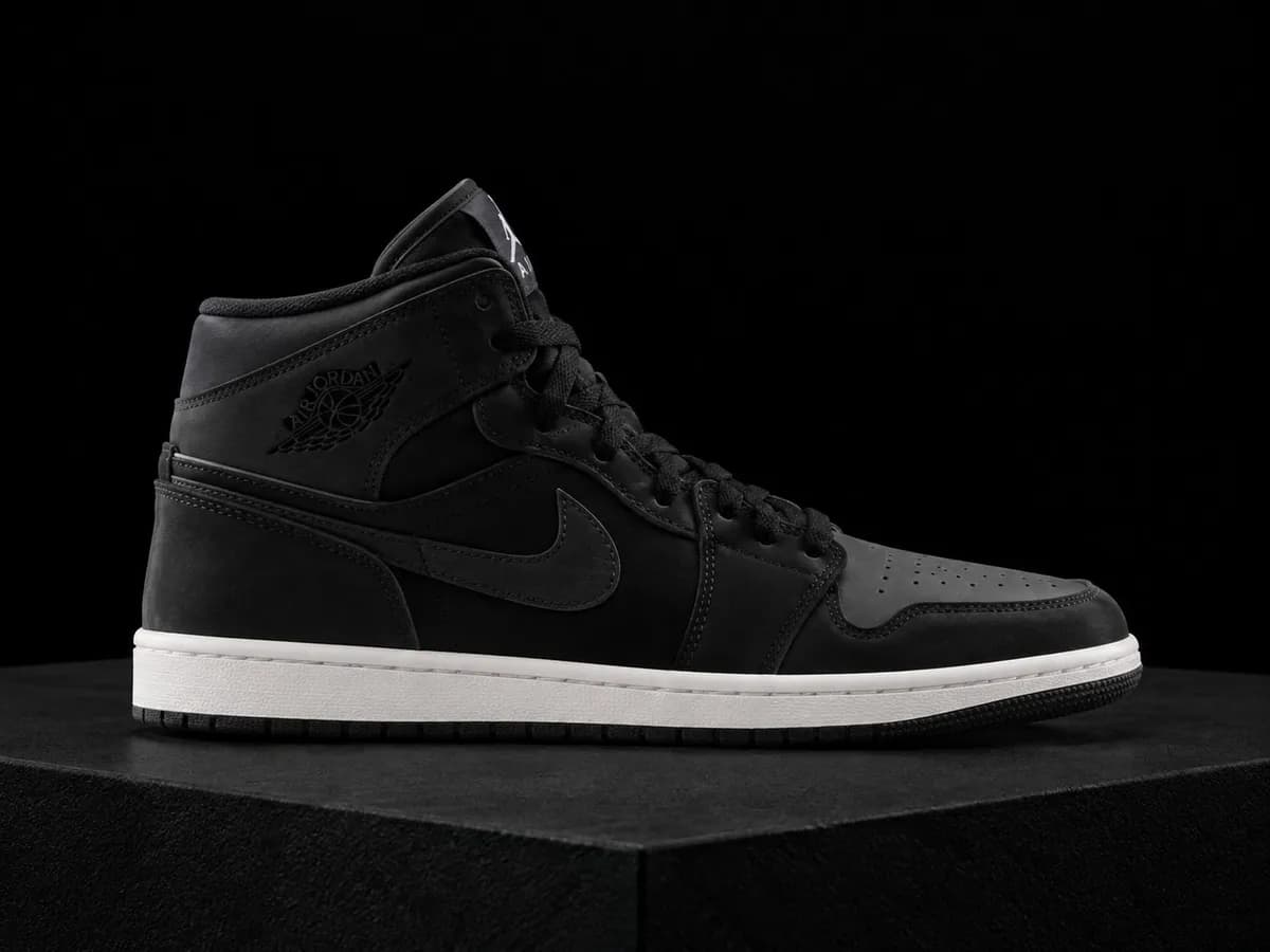 Air Jordan 1 Mid Full Black